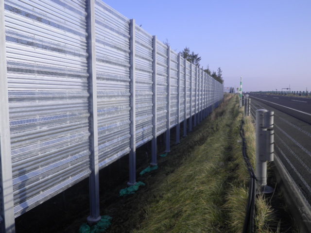 道央道防雪柵工事